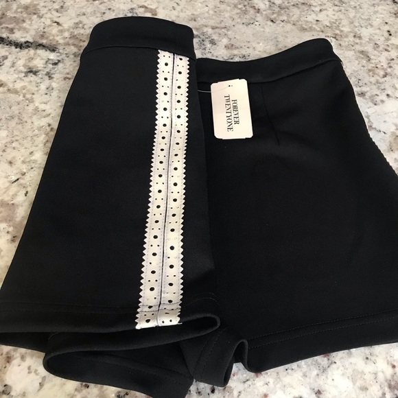 Shorts - Picture 3 of 4